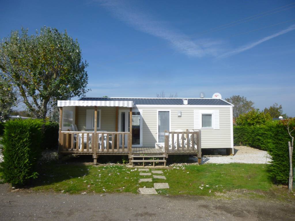 Mobilhome GRAND LARGE 3 chambres, TV, avec terrasse bois semicouverte