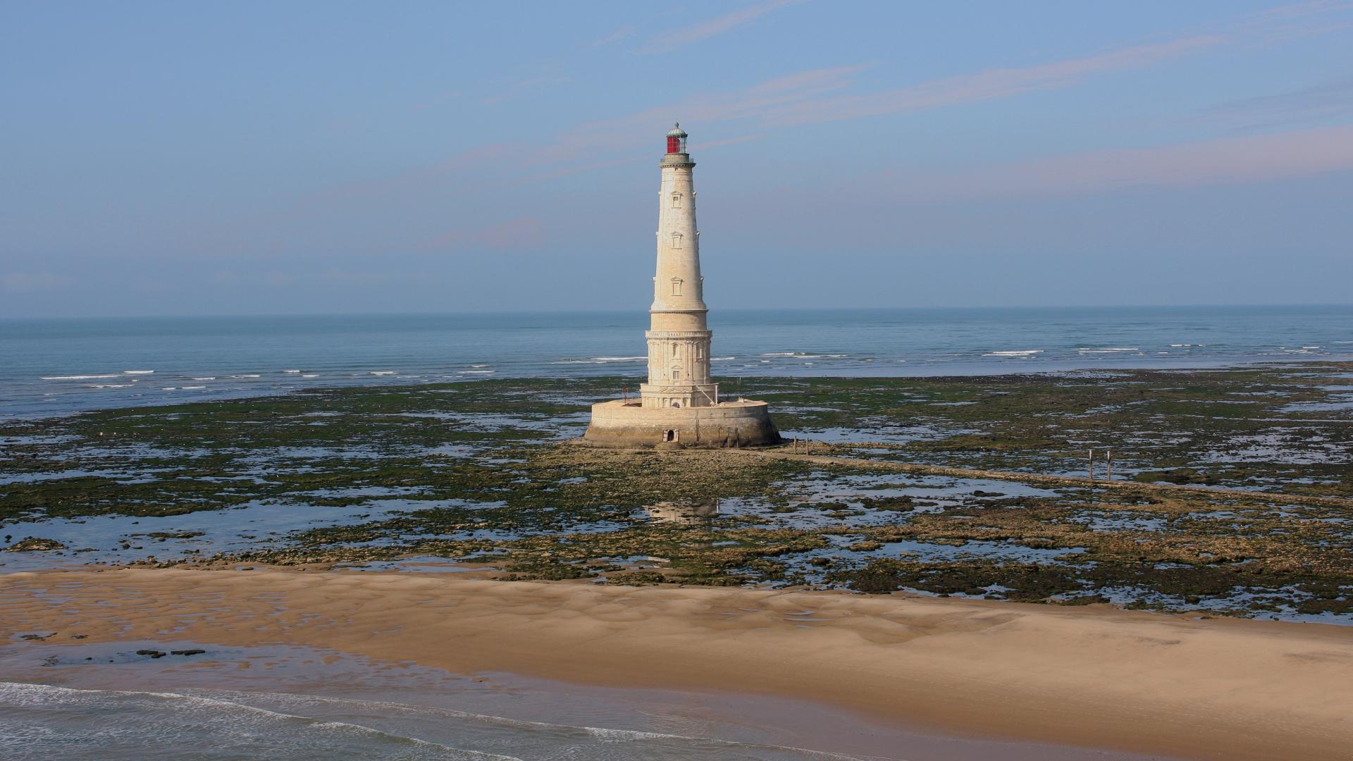 Phare de Cordouan, marée basse plage et vase