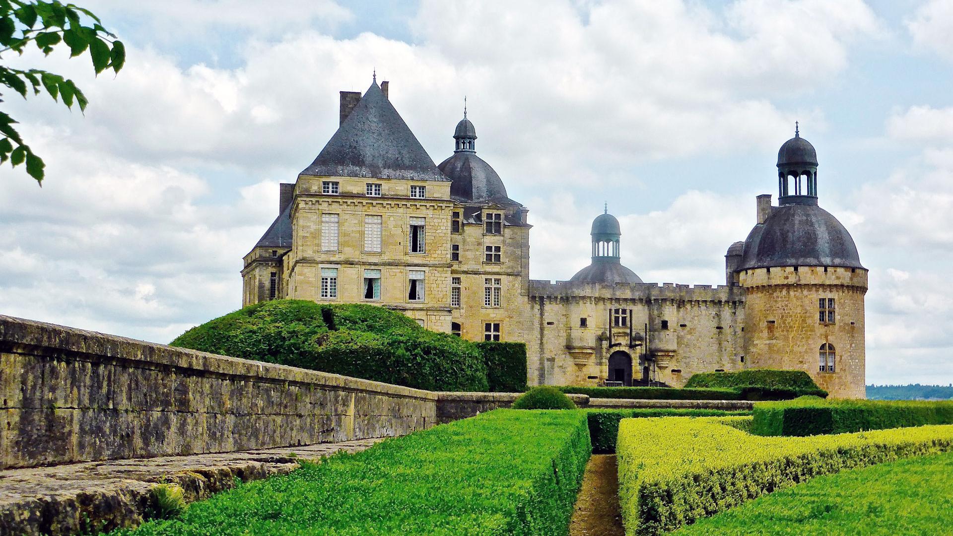 Chateau de Hautefort - Dordogne