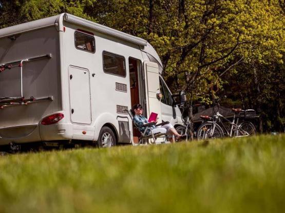 Parcela (tienda, caravana, autocaravana / 1 coche)