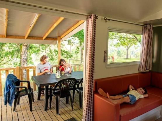 Stacaravan Confort 29m² (2 slaapkamers) + Half-schaduwrijk terras 6m²