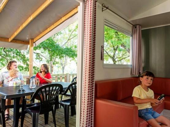 Stacaravan Premium 35m² (3 slaapkamers) - uitzicht op het meer + Half-schaduwrijk terras 6m²