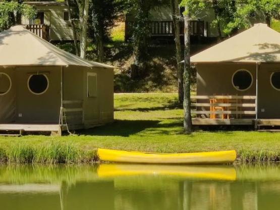 TENTE LODGE 40M2 TOUT EQUIPE sans sanitaires- AU BORD DE L'ETANG DE PECHE