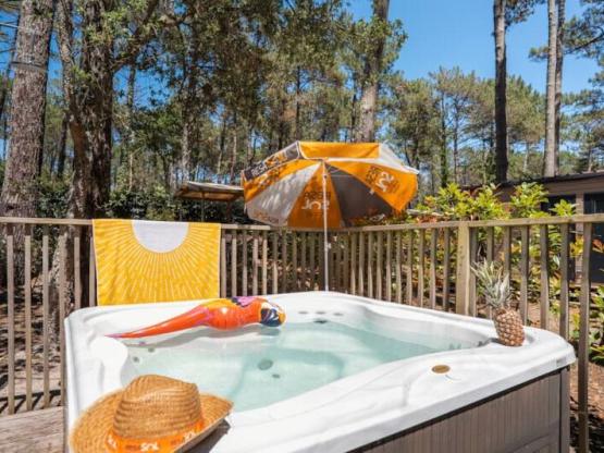 Emplacement VIP 150  & Jacuzzi 2/6P