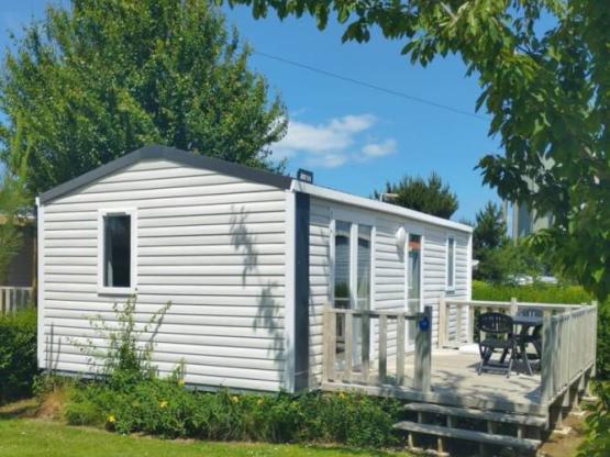 Mobil-home Confort 26m² (2 chambres) + TV + Terrasse + BBQ