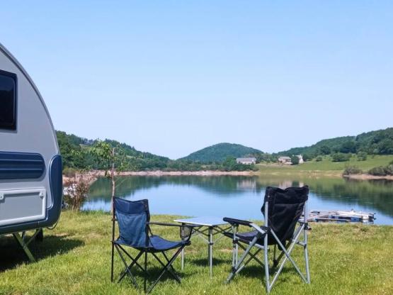 Emplacement Privilège (face au lac, premier rang)