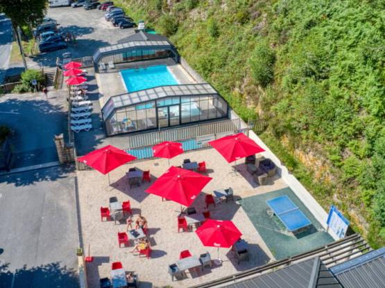 Lodge VIP Premium 34m² - vue sur lac (2 chambres) + TV + draps + serviettes + terrasse couverte 11m²