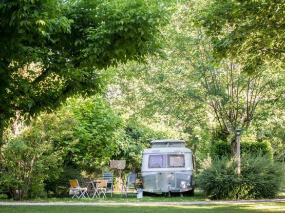 Emplacements nu tente, caravane, camping-car -