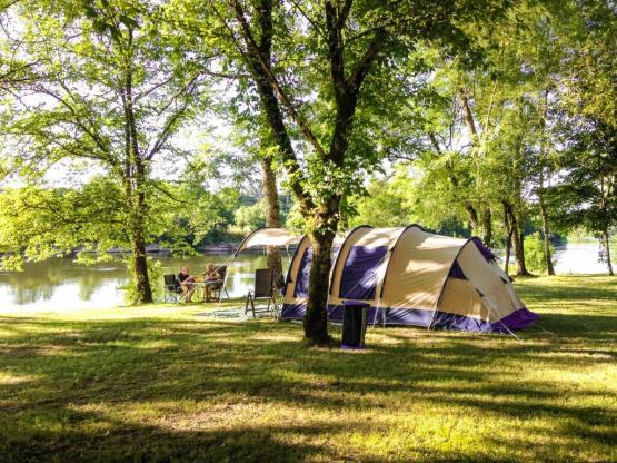 Emplacement XL Rivière pour CARAVAN/CAMPER/TENTE, à partir de 125m2 a 177 m2