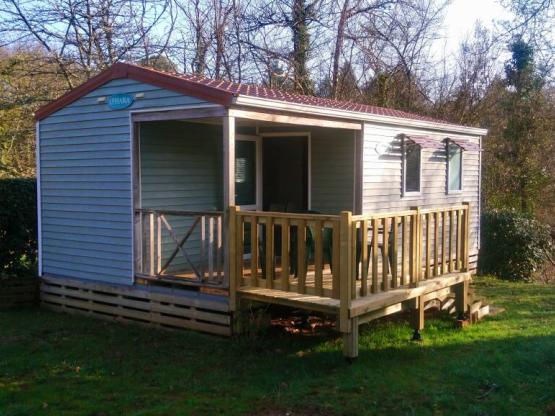 Stacaravan Standard 23 m² (2 slaapkamers) met Half-schaduwrijk terras 9 m²