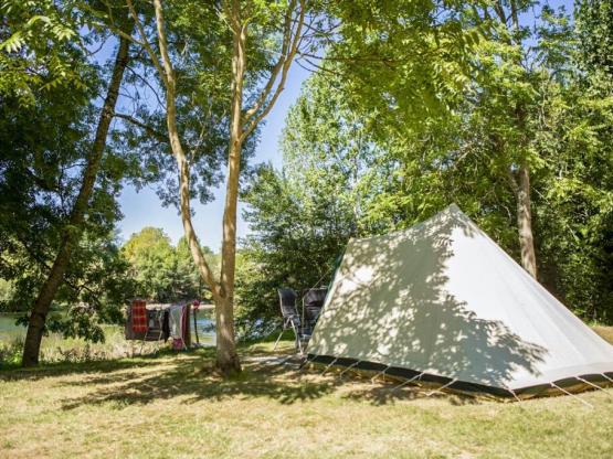 Emplacement Rivière pour CARAVANE/CAMPER/TENTE, de 80 à 125m² Beaucoup ont une zone de transition vers la rivière