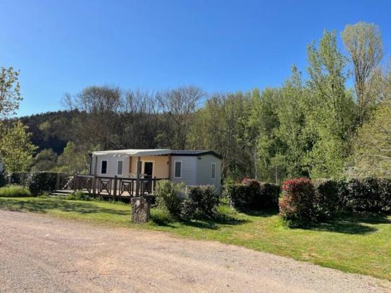 Mobil home L'Aigoual PREMIUM 33m² (3 chambres) + terrasse semi-couverte 18m² + TV + LV + Clim