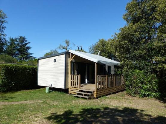 Mobil-Home Premium 32m² 3 chambres - terrasse semi-couverte - TV - Clim