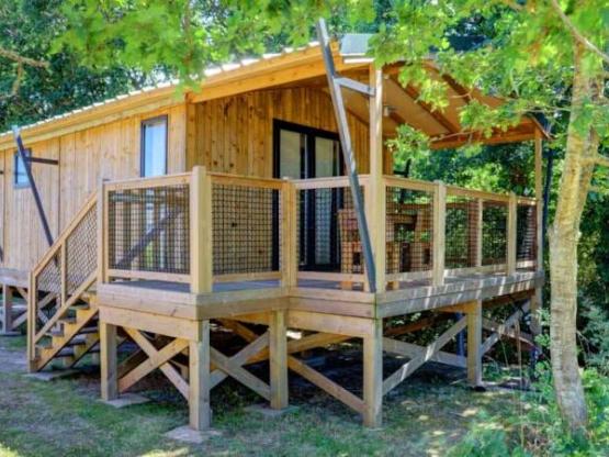 Lodge Hütte: 32 m² + 11 m² bedekte terrasse