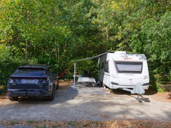 Forfait Confort 1 à 2 personnes avec Caravane + 1 véhicule + électricité 16 A