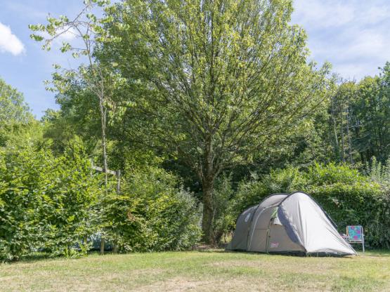 Comfort arrangement voor 1 tot 2 personen met tent + 1 Auto + elektriciteit 16 A.