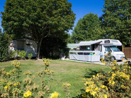 Castel Premium Suite + fridge + premium equipment : pitch Luxe 180 m² with private bathroom -