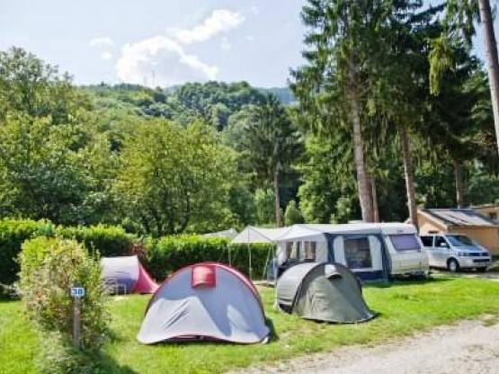 Parcela : 1 coche + tienda, caravana o autocaravana + electricidad