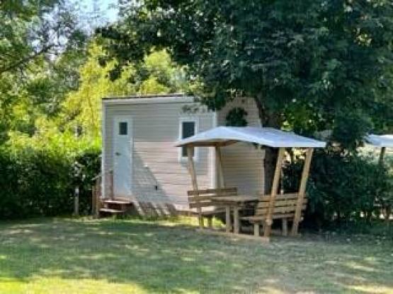 Emplacement camping VIP avec sanitaire individuel et privatif