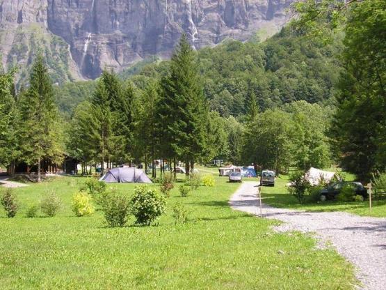 Forfait camping (emplacement, 2 personnes, 1 véhicule)