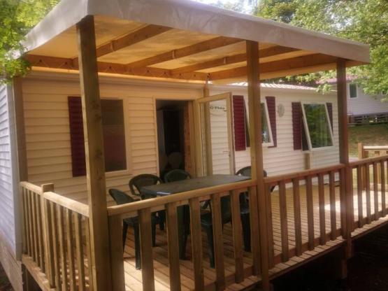 Stacaravan Standard 30 m² (3 slaapkamers) met Half-schaduwrijk terras 15 m² + TV