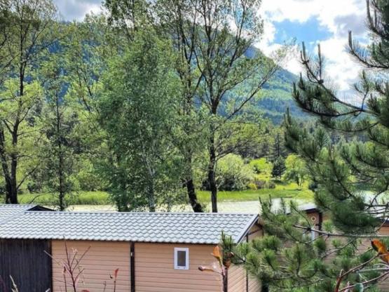 halet Lakeside 28m² Confort - 2 slaapkamers + Terras + TV - voor mindervaliden