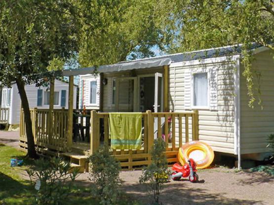 Mobilheim Confort 4 Schlafzimmer + TV  + überdachte Terrasse