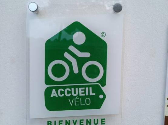 nuit étape rando 1 personne tarif  avec électricité (à vélo ou à pied sans véhicule moteur)