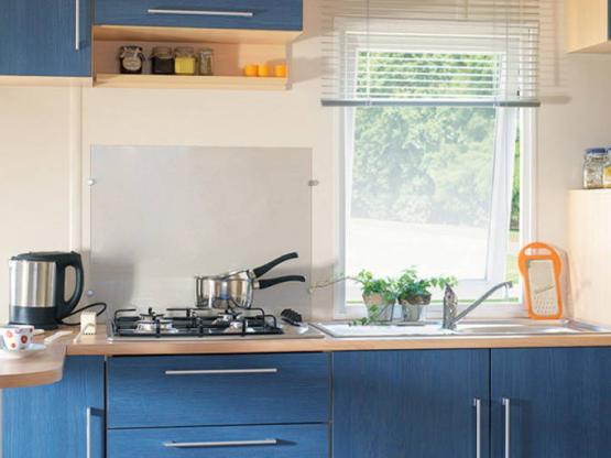 Mobilheim 2 Schlafzimmer + TV  + überdachte Terrasse