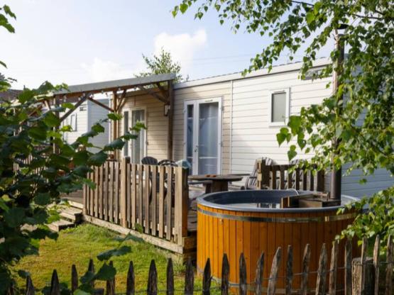 Bungalow ZEN 30 m² avec BAIN NORDIQUE et terrasse bois semi-couverte