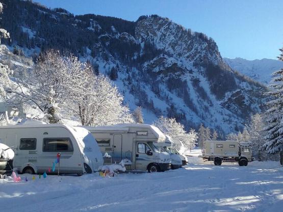 Forfait Confort (1 tente, caravane ou camping-car / 1 voiture / électricité 16A)