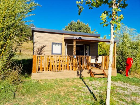 Chalet Premium 28m² 2 chambres / terrasse semi-couverte / TV / climatisation