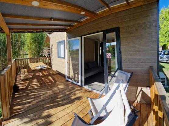 Chalet Premium 28m² 2 chambres / terrasse semi-couverte / TV / climatisation