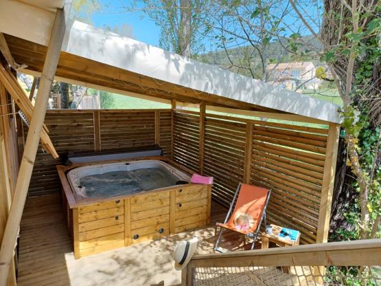 NATURA VIP Climatisé 32 m² SPA / TV / BBQ