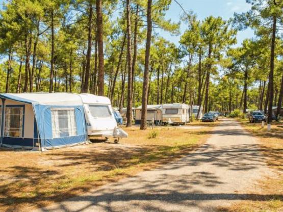 INFINI : Emplacement caravane ou camping car (9m et +)