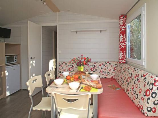 Mobilheim mit 2 Schlafzimmern und Terrasse