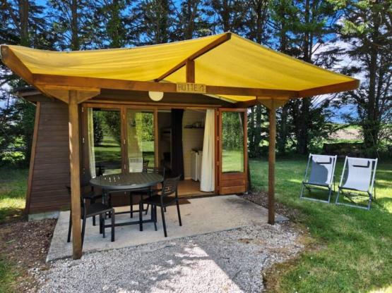 HUTTE  (sans sanitaires)