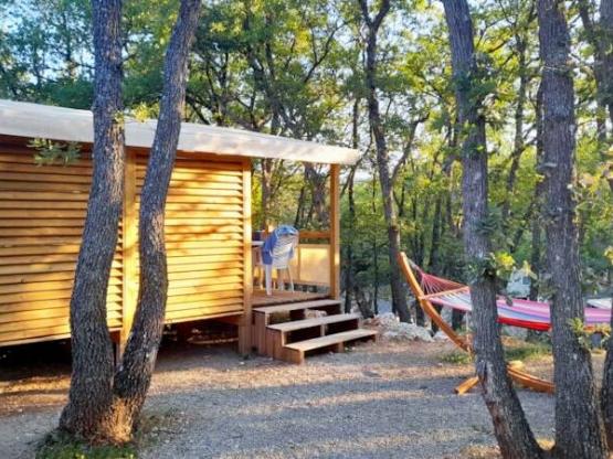 TENNESSY STANDARD AVEC SPA.