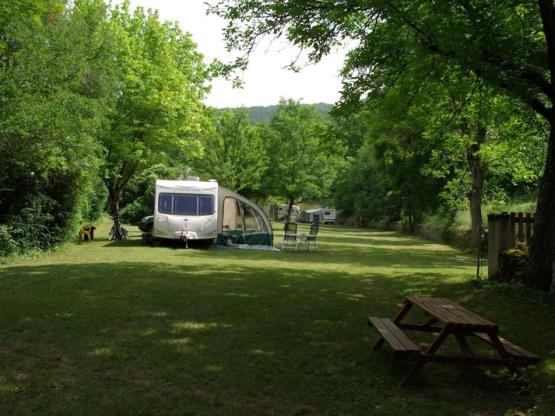 Emplacement 1 personne et un véhicule