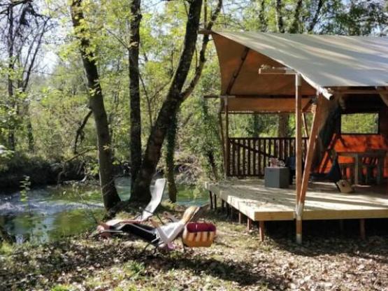 Tente Luxe Lodge Safari Dimanche bord de rivière 40 m2