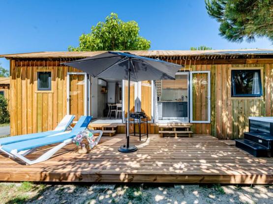 Cabane Luxe 3 chambres/ 2 salles de bain/ Jacuzzi