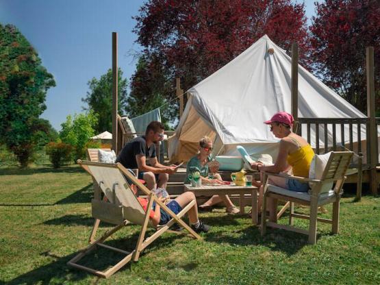 Tente bohème sur pilotis