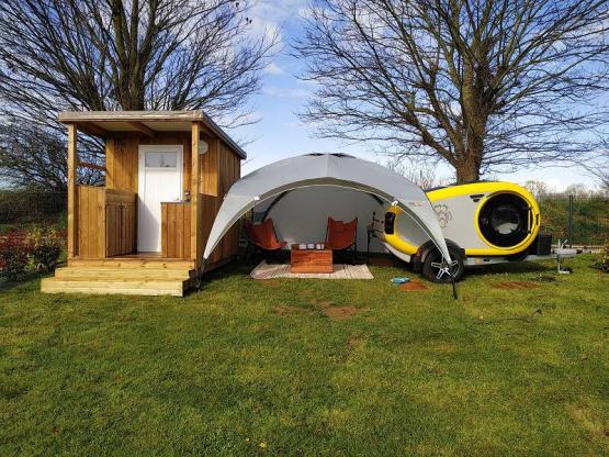 Emplacement Luxe avec branchement électrique 16A et sanitaires individuels