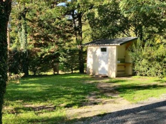 90m² Standplaats +Kabine toilet, douche, koelkast en plancha