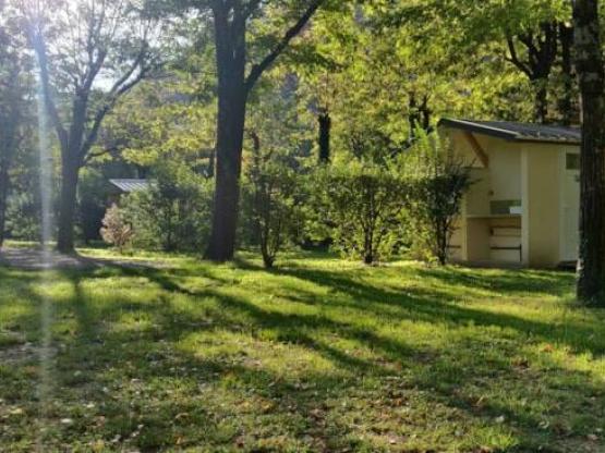 XL 130m² Standplaats +Kabine toilet, douche, koelkast en plancha