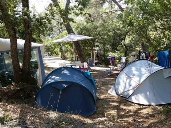 Emplacement PETITE TENTE + véhicule
