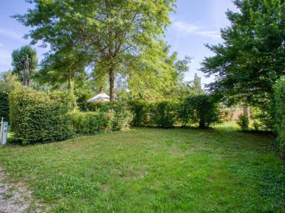 Emplacement Confort XL : 2 Personnes + Véhicule + Electricité + Emplacement > 120m²
