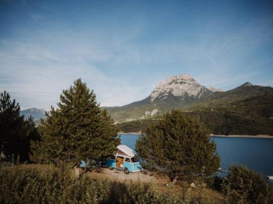 Emplacement Confort Rivage (électricité, face au lac)