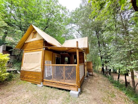 Cabine tent met badkamer en keuken