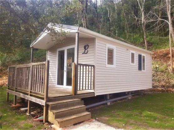 Klimatisiertes "Corsair"-Mobilheim mit Badezimmer und Küche